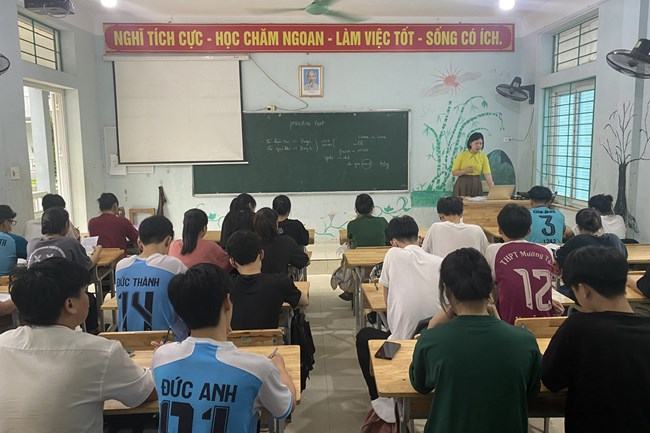 Không để học sinh bỏ thi do hoàn cảnh khó khăn và ảnh hưởng bởi mưa lũ (17/6/2023)